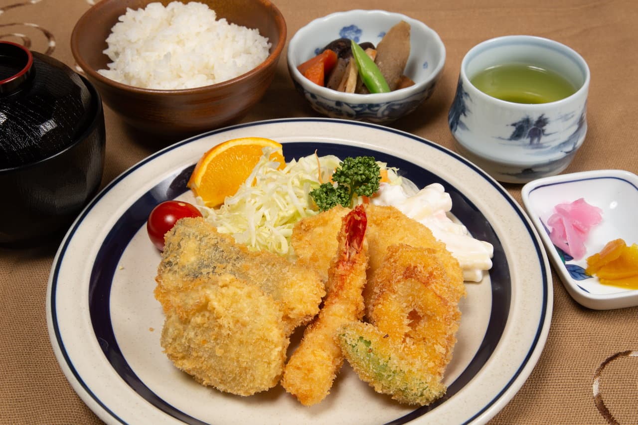ミックスフライ定食
