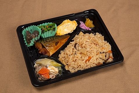 煮魚・竹の子弁当